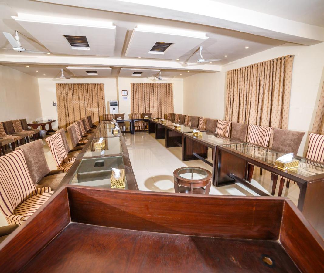 Vip House Hotell Peshawar Exteriör bild