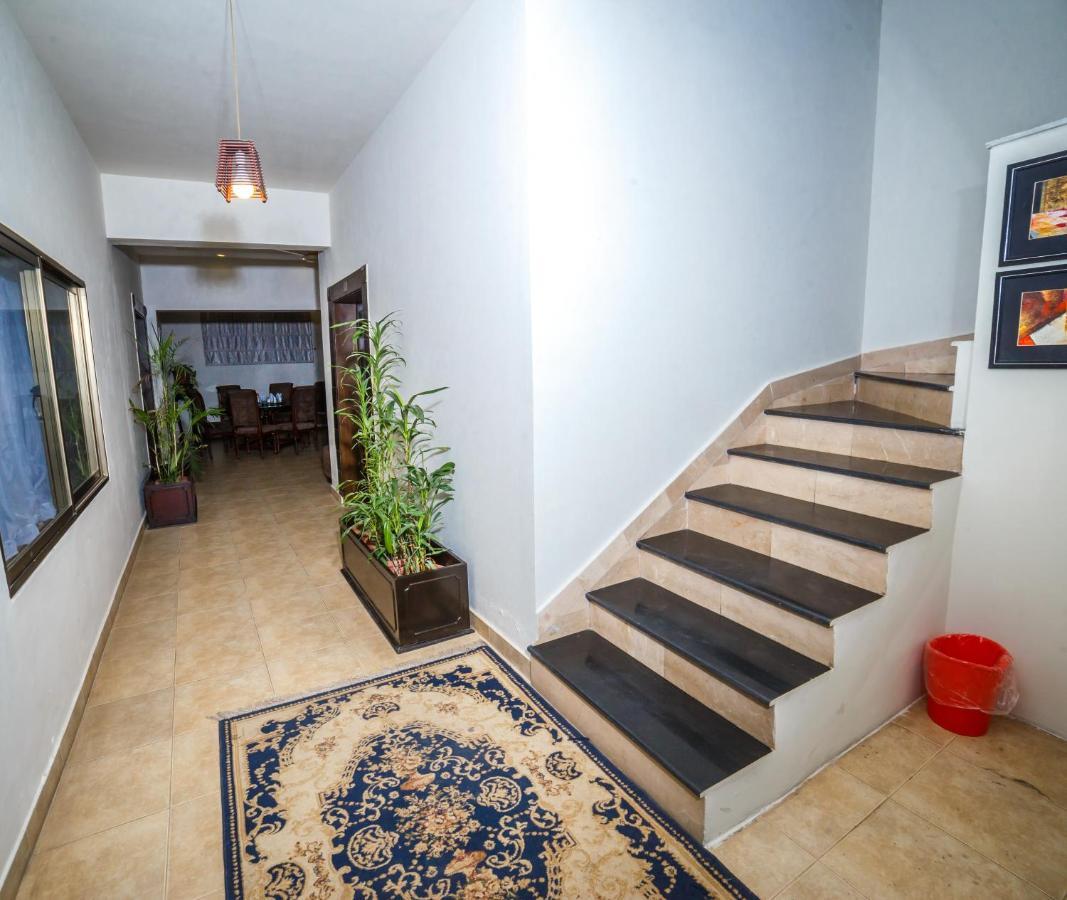 Vip House Hotell Peshawar Exteriör bild