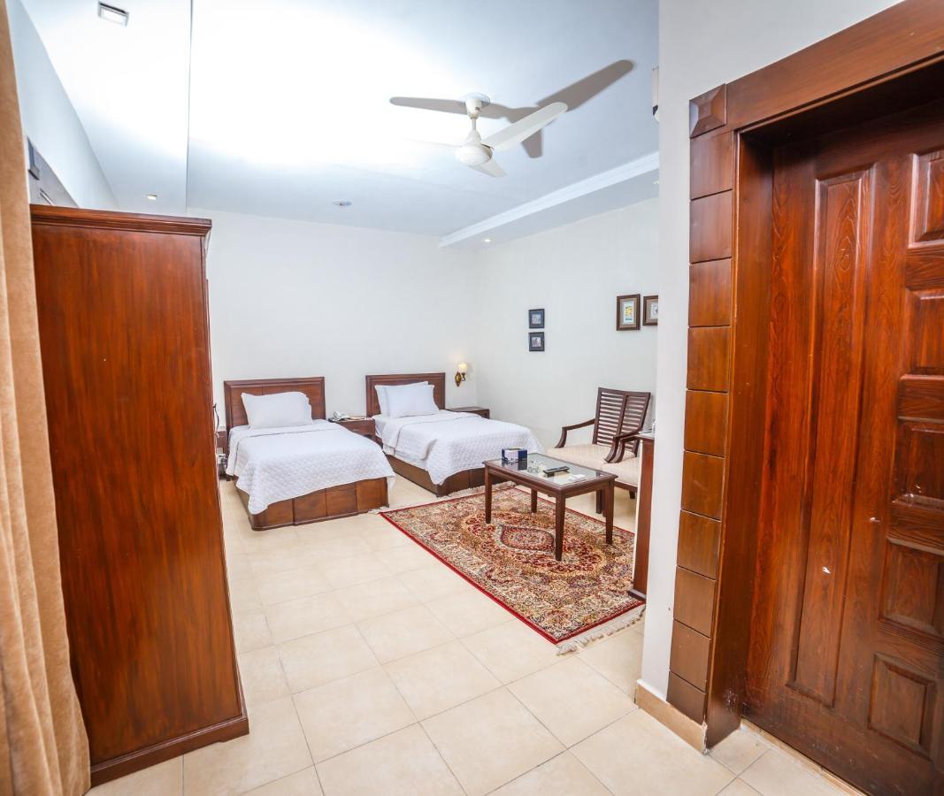Vip House Hotell Peshawar Exteriör bild