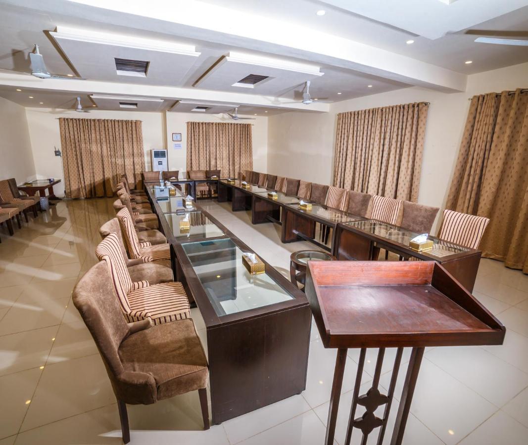 Vip House Hotell Peshawar Exteriör bild