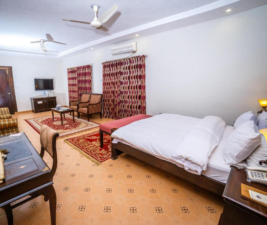 Vip House Hotell Peshawar Exteriör bild