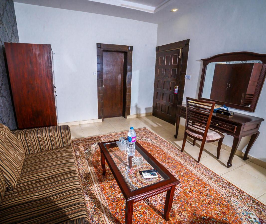Vip House Hotell Peshawar Exteriör bild