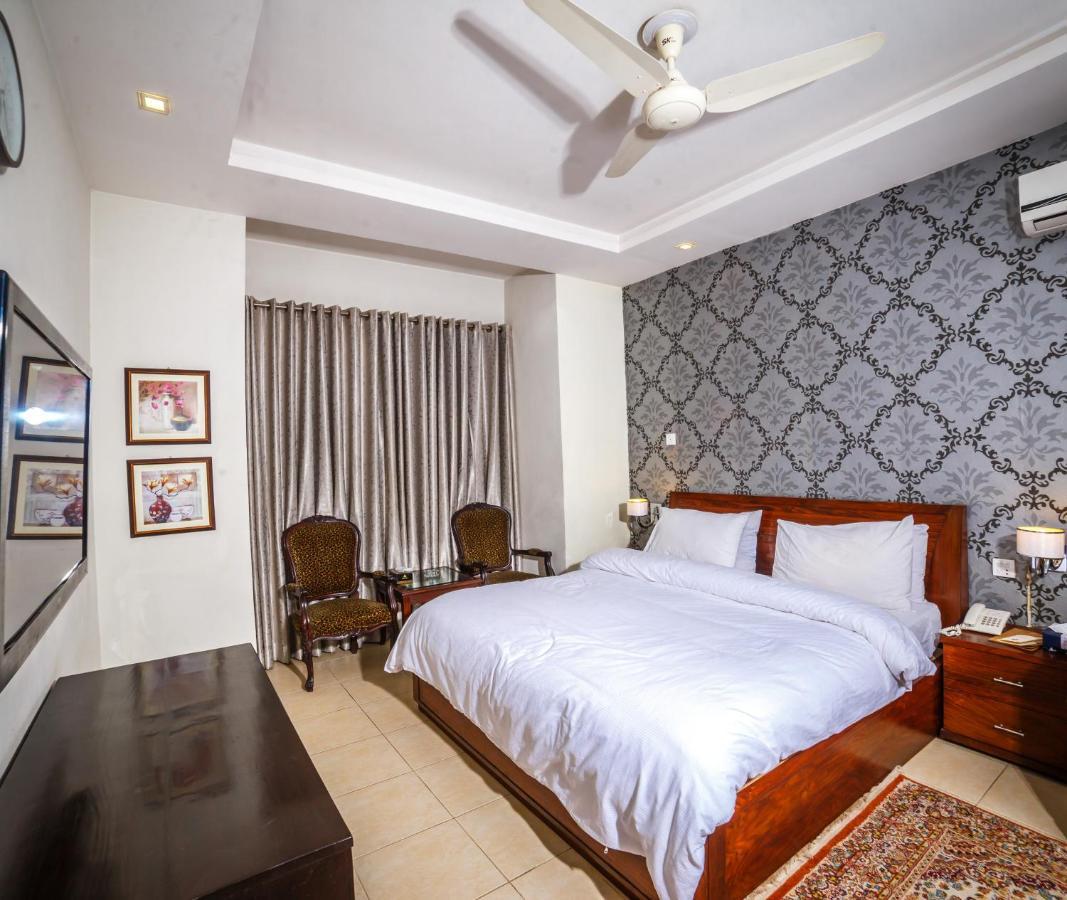 Vip House Hotell Peshawar Exteriör bild
