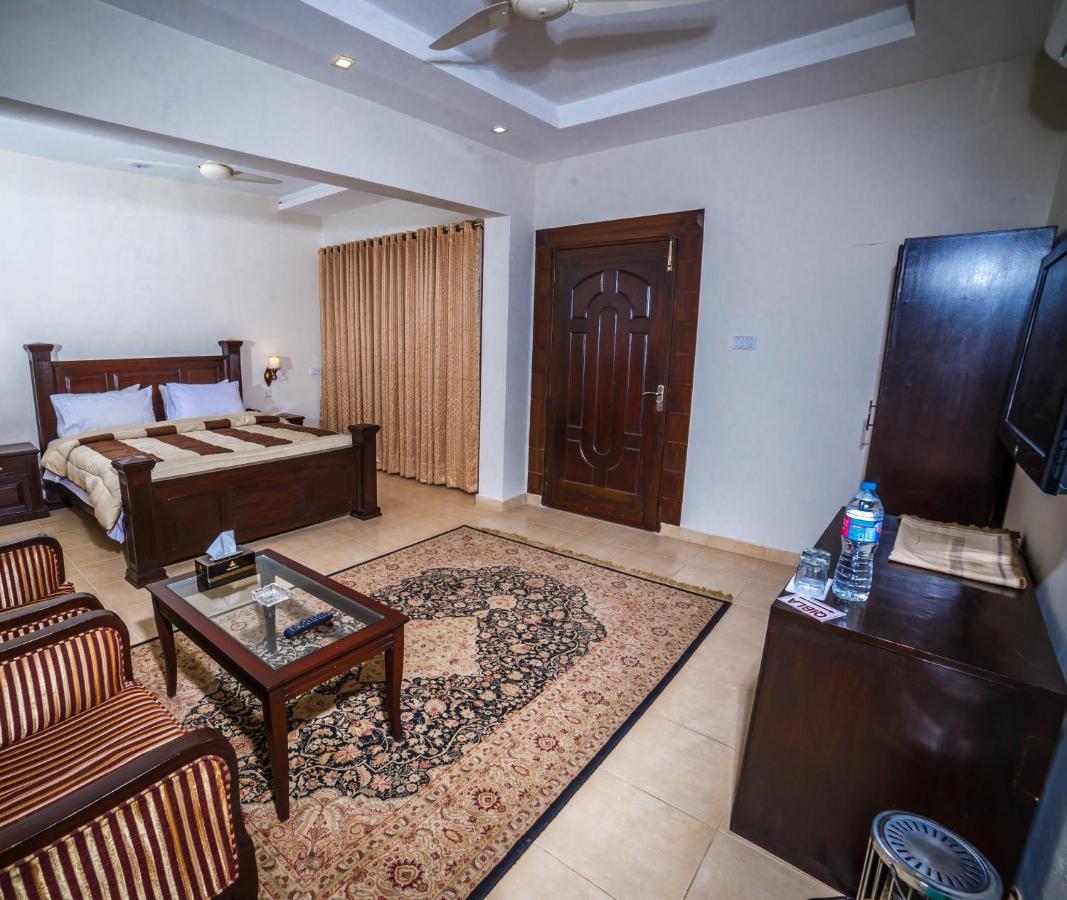 Vip House Hotell Peshawar Exteriör bild