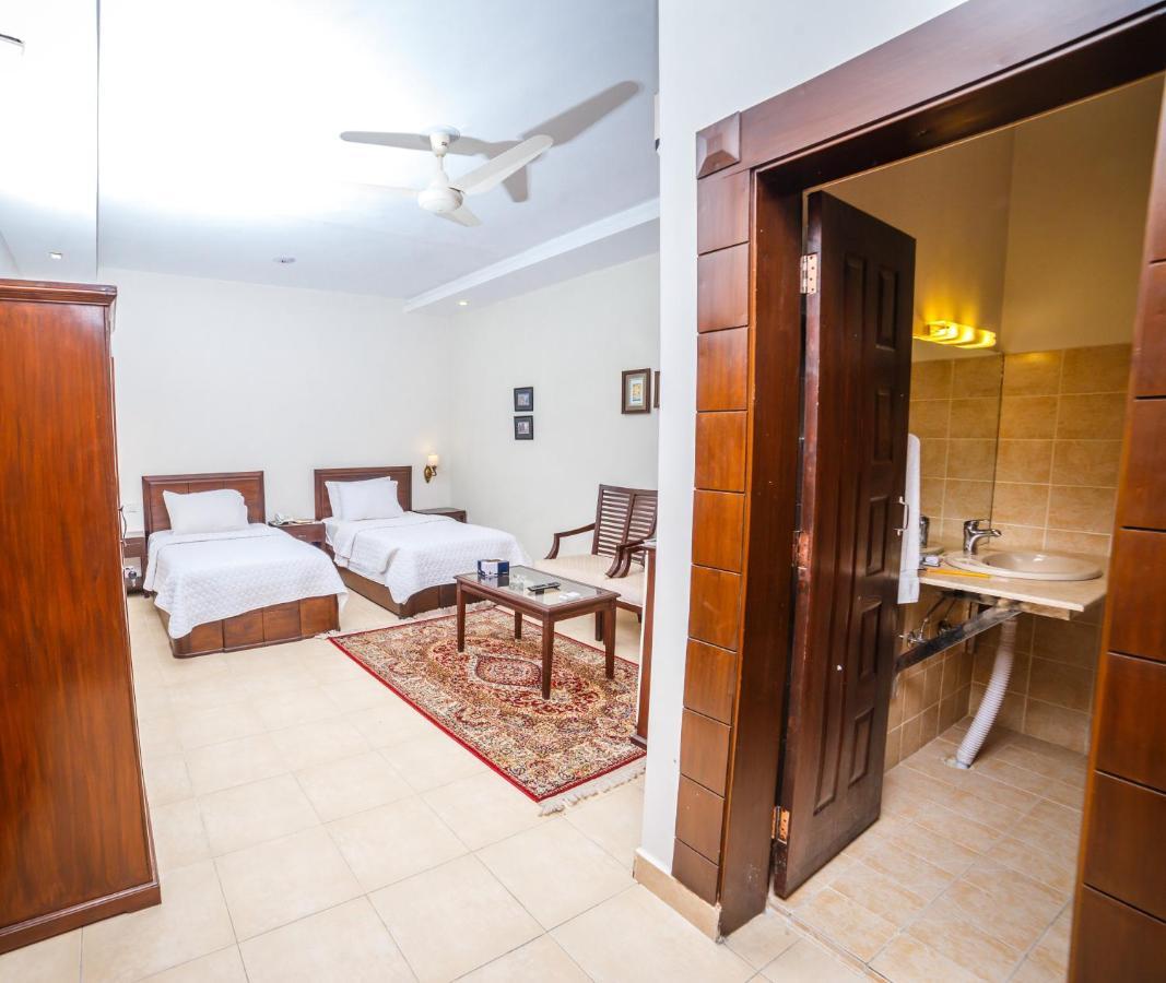 Vip House Hotell Peshawar Exteriör bild