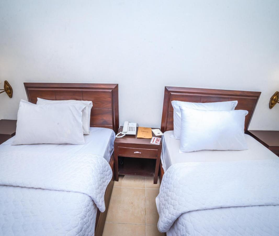 Vip House Hotell Peshawar Exteriör bild