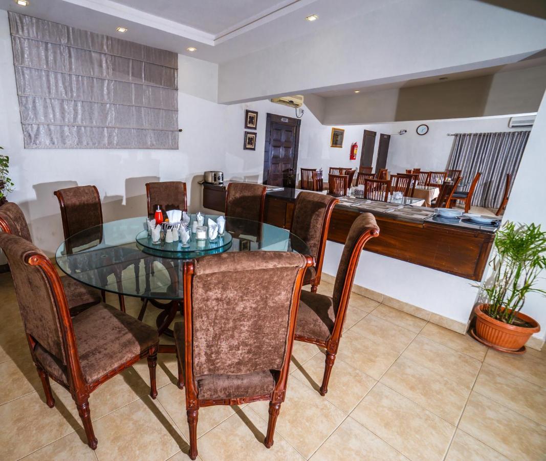 Vip House Hotell Peshawar Exteriör bild