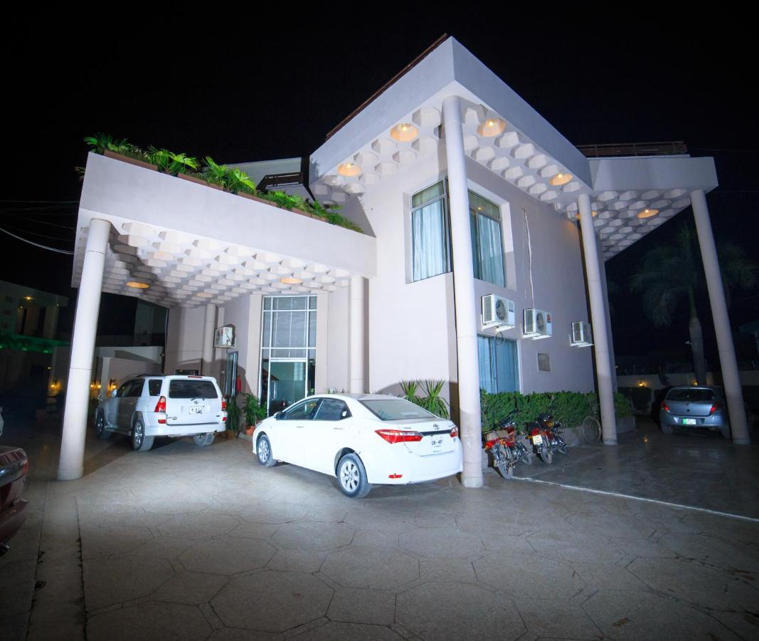 Vip House Hotell Peshawar Exteriör bild