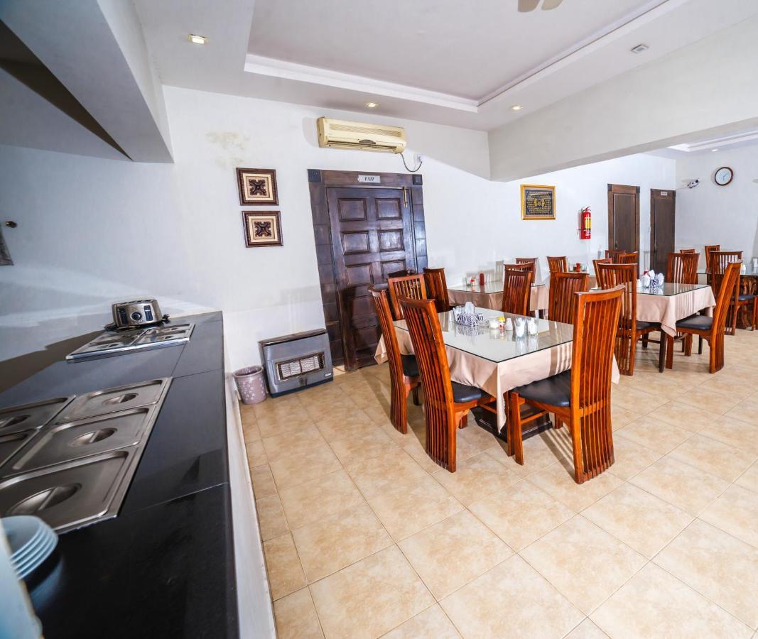 Vip House Hotell Peshawar Exteriör bild