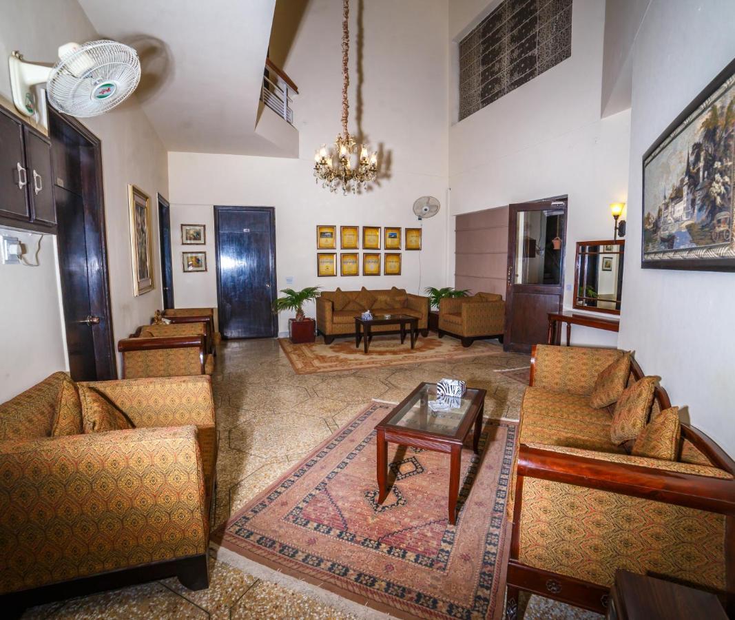 Vip House Hotell Peshawar Exteriör bild