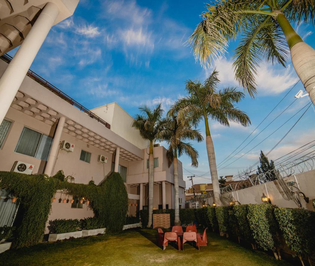 Vip House Hotell Peshawar Exteriör bild