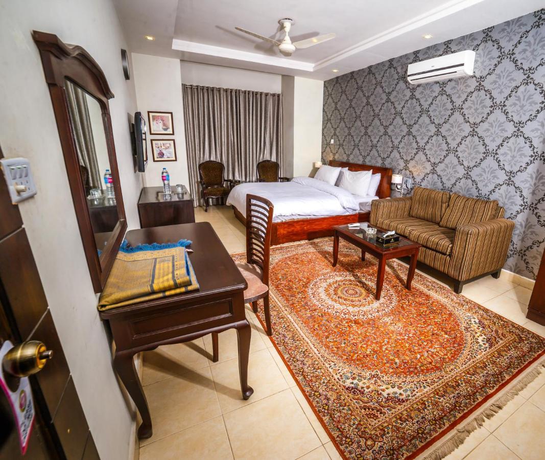 Vip House Hotell Peshawar Exteriör bild