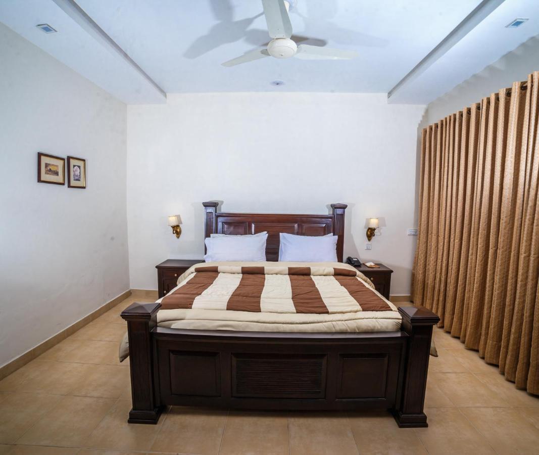 Vip House Hotell Peshawar Exteriör bild