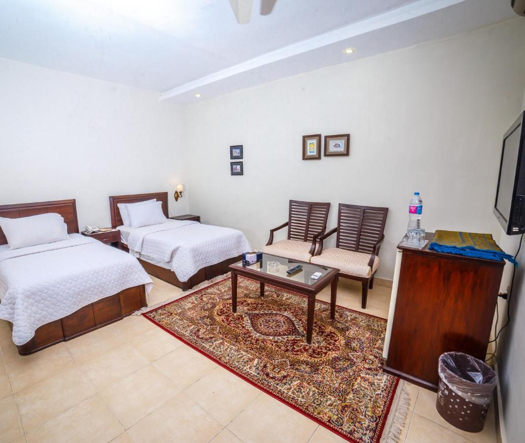 Vip House Hotell Peshawar Exteriör bild
