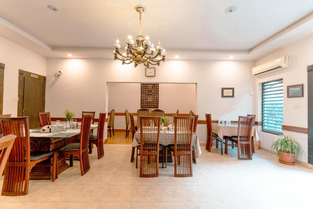 Vip House Hotell Peshawar Exteriör bild