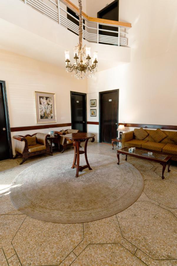 Vip House Hotell Peshawar Exteriör bild