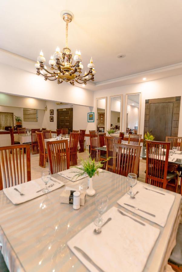 Vip House Hotell Peshawar Exteriör bild