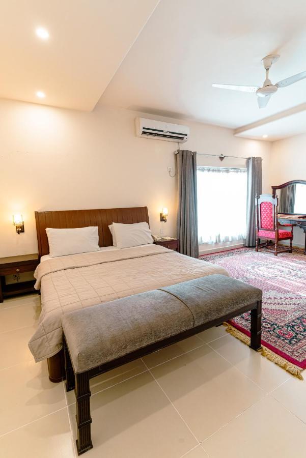 Vip House Hotell Peshawar Exteriör bild
