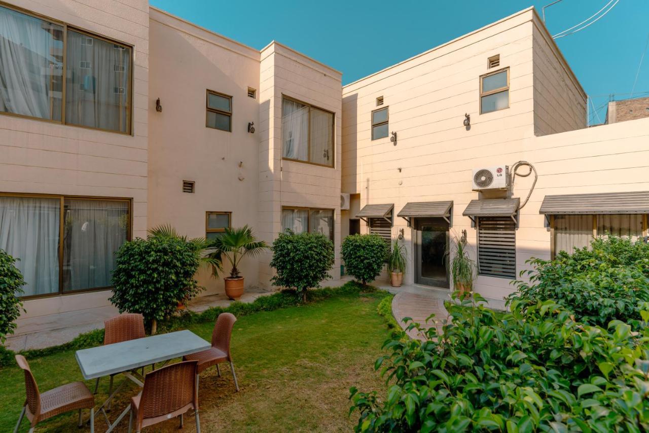 Vip House Hotell Peshawar Exteriör bild
